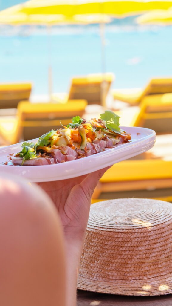 Restaurant de plage, plage privée à Bandol. Monsieur Poulpe.